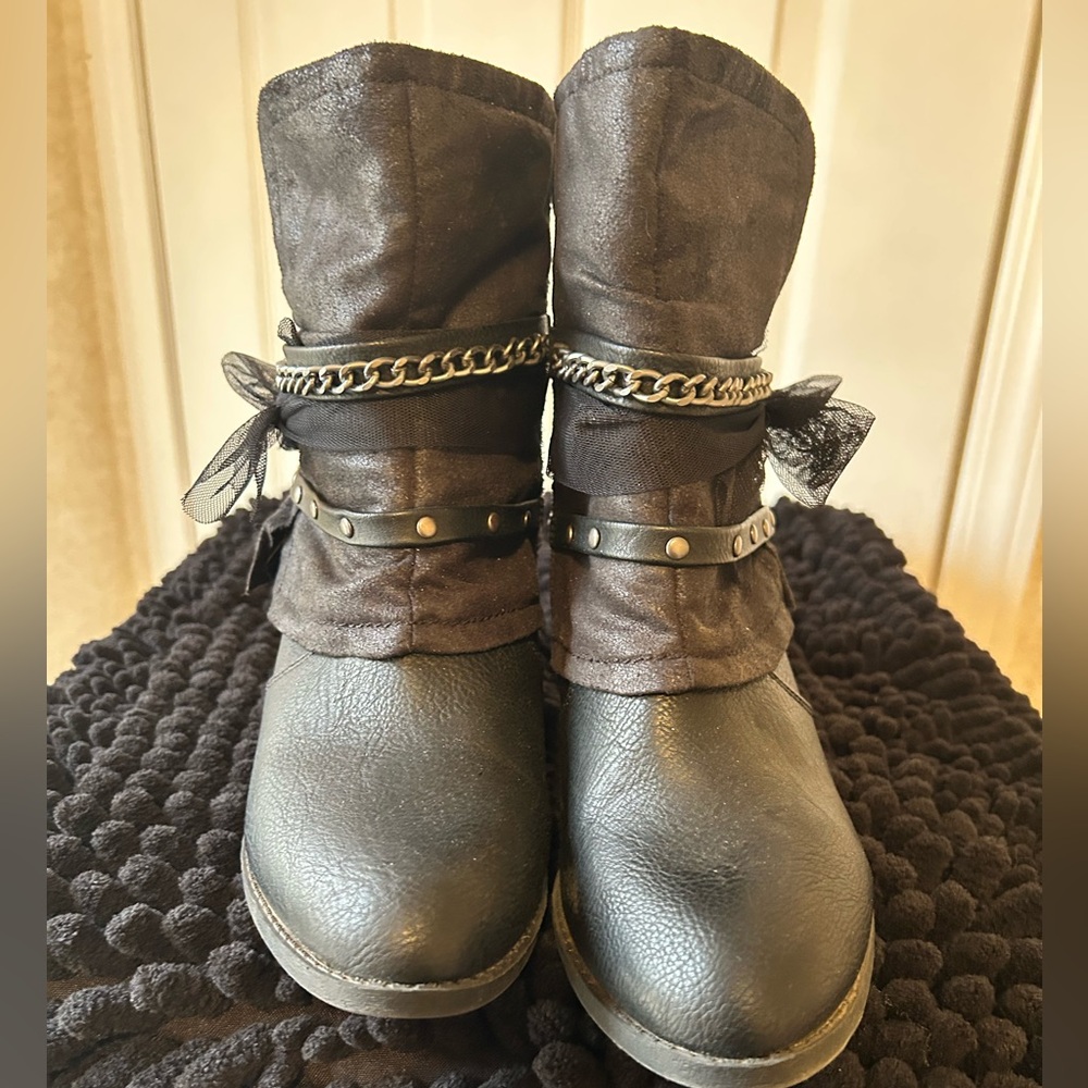 Ladies Blake 8M new booties